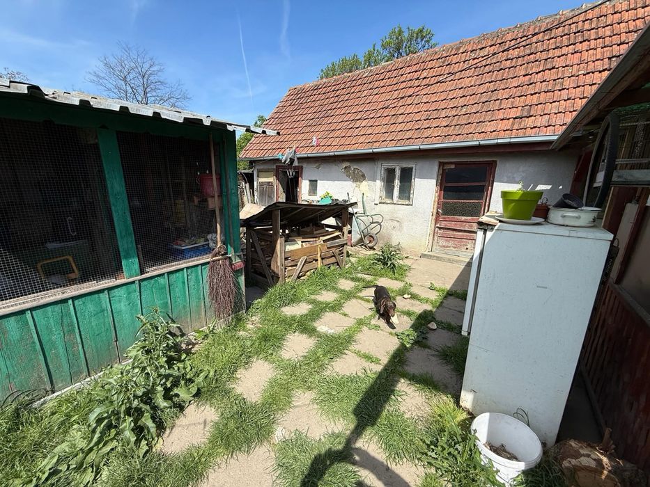 Ofer spre vanzare casa in Lazuri Situata la Str. Principala
