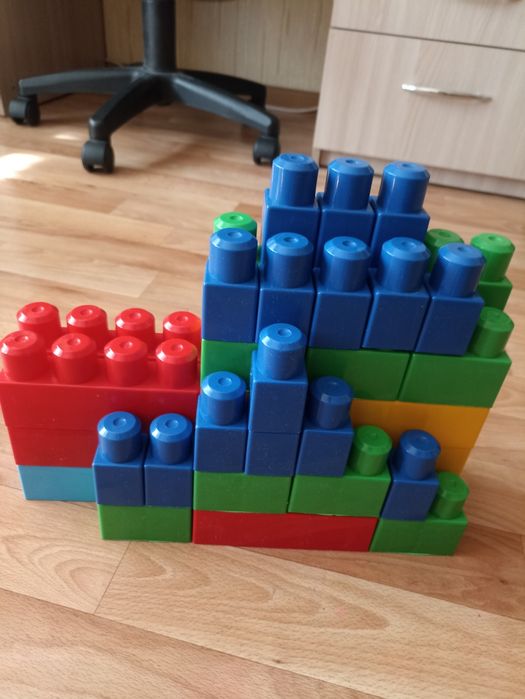 Продам конструктор крупные блоки