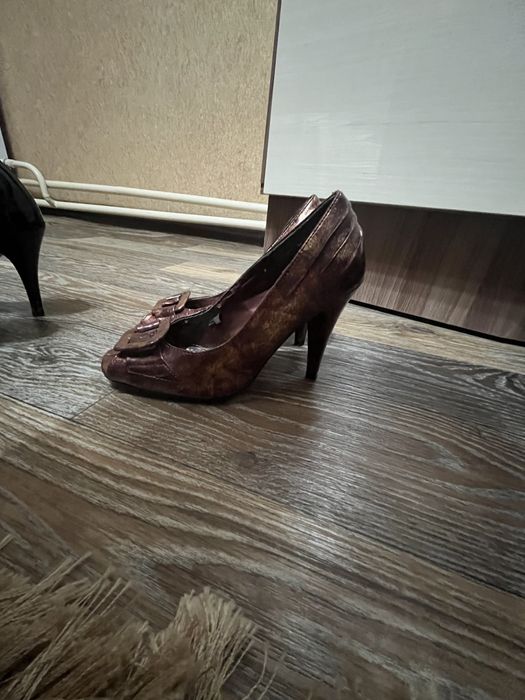 Туфли,первые 33р,вторые 34