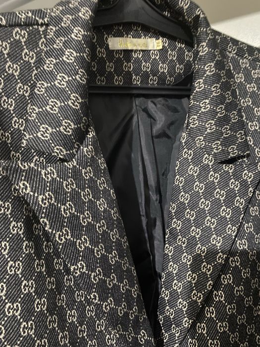 Костюм 12 000 срочно