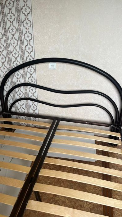 Продам кровать двухспальную
