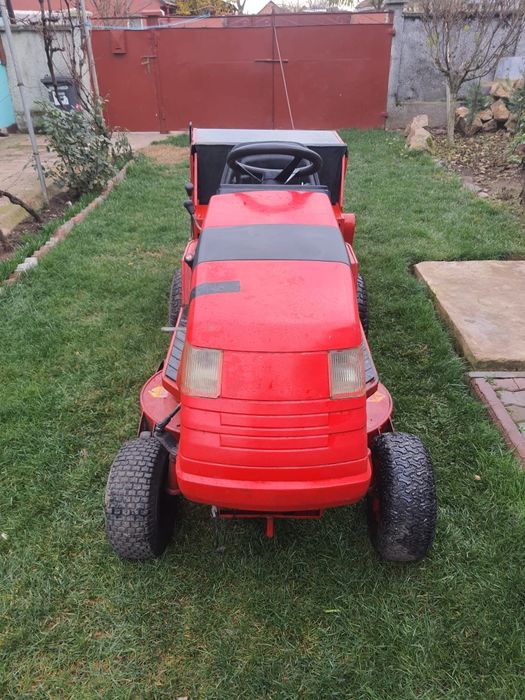 Tractoras tractor tuns gazon iarba marca Countax motor briggs stratton