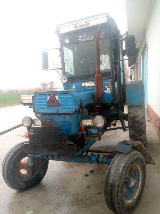 Traktor sotiladi