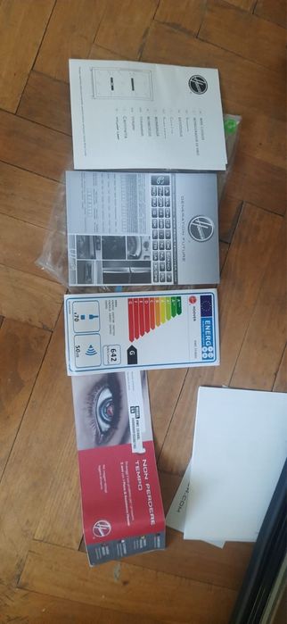 Vitrina de vinuri Hoover - 70 de sticle