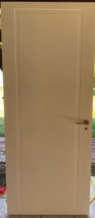 Usa alba MDF Italia cu tocuri din lemn masiv de tei