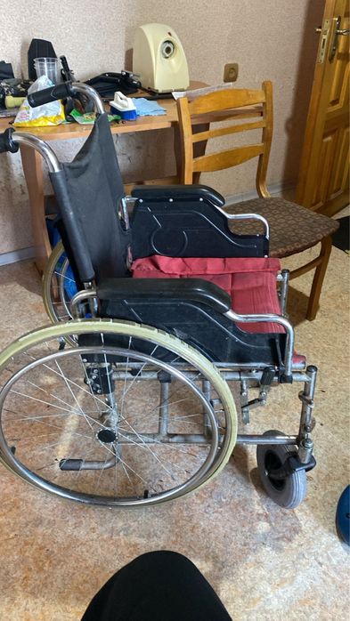 Продам инвалидную коляску