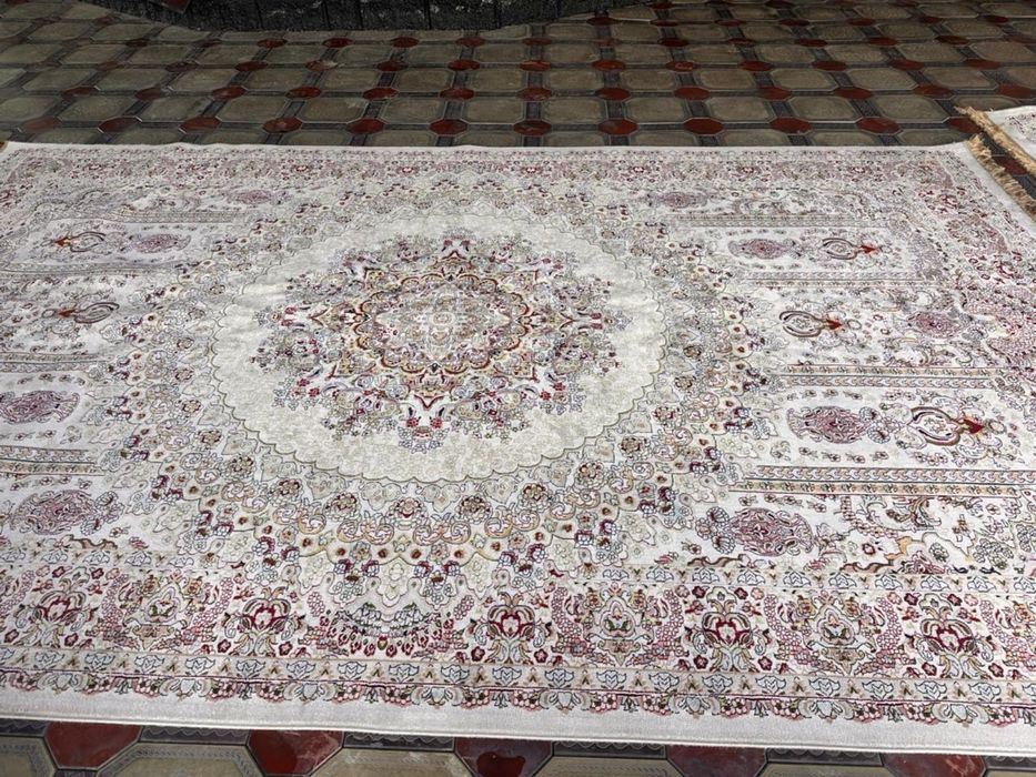 Продам два ковра из шелка