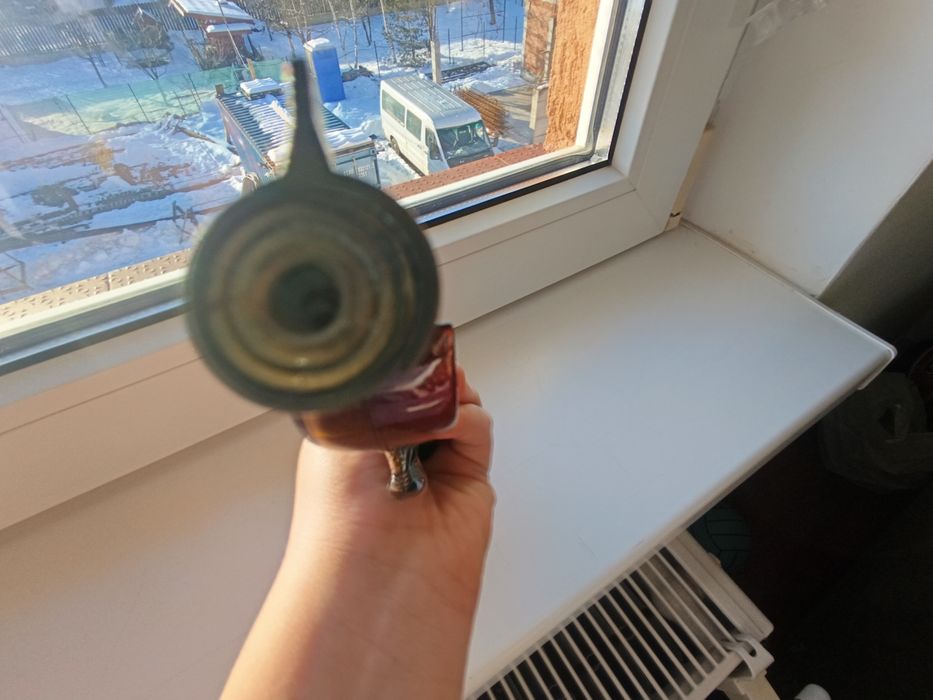 Brichetă tip pistol