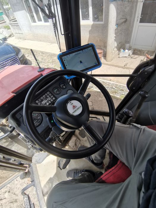 GPS cu autoghidare pentru tractor cu precizie 2,5 cm