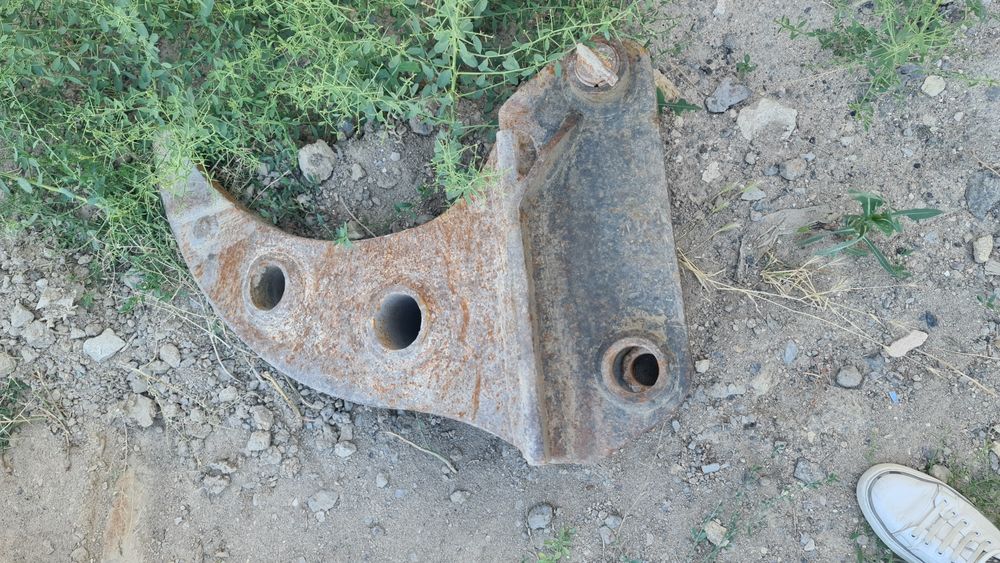 Клык рыхлитель на экскаватор-погрузчик