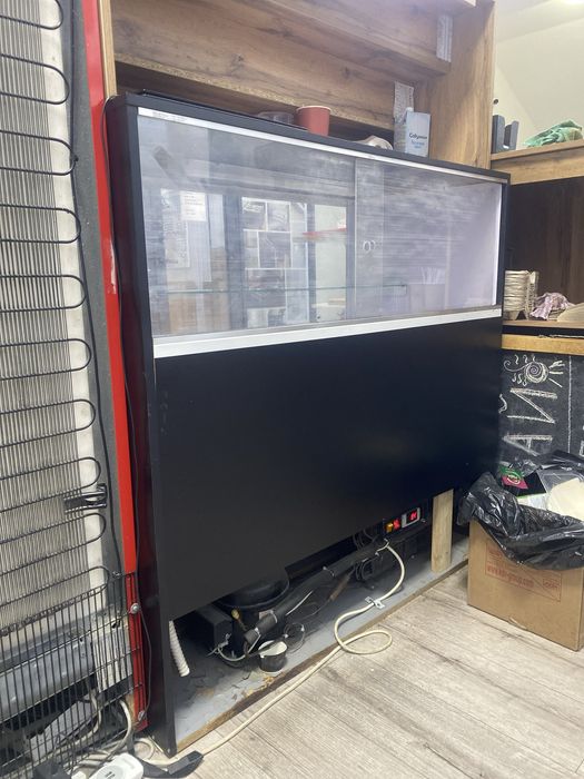 Кондитерский холодильник витринный