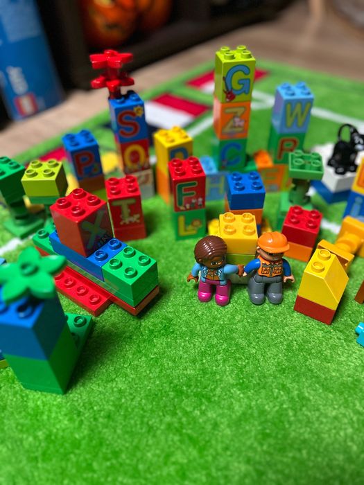 Lego Duplo, litere si set de construcție , aproximativ 100 piese