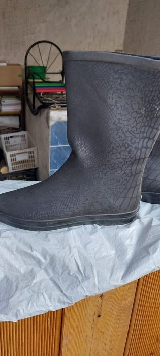 Резиновые женские сапоги
