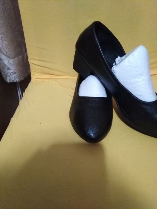 НОВИ Дамски обувки и сандали, чехли