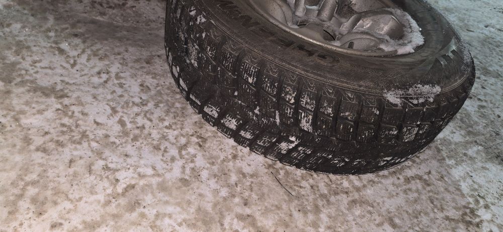 Продаю резину с дисками