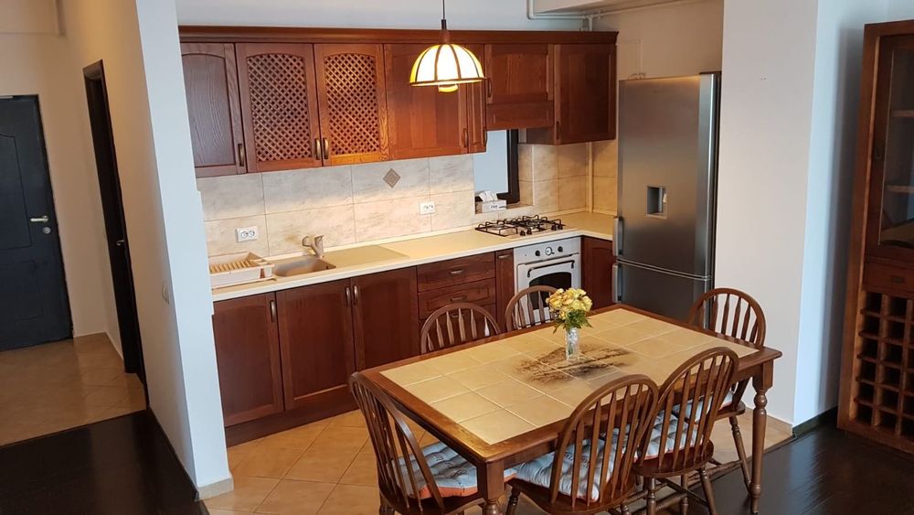 Închiriez apartament 3 camere și 2 parcări Bazilescu