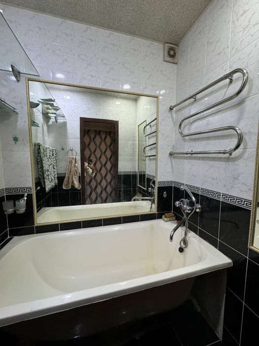 Продаю свою 1в2/4/4 Феруза массив, ориентир ЭКО базар, ТЦ АТЛАС