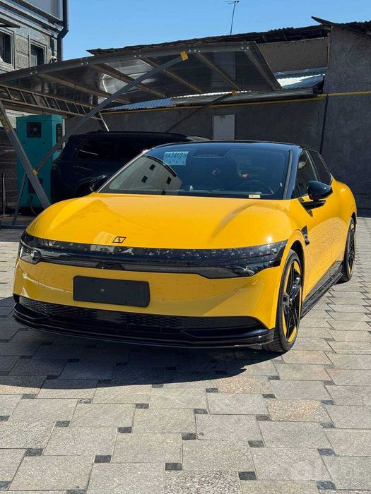 Zeekr 007 Performance yellow