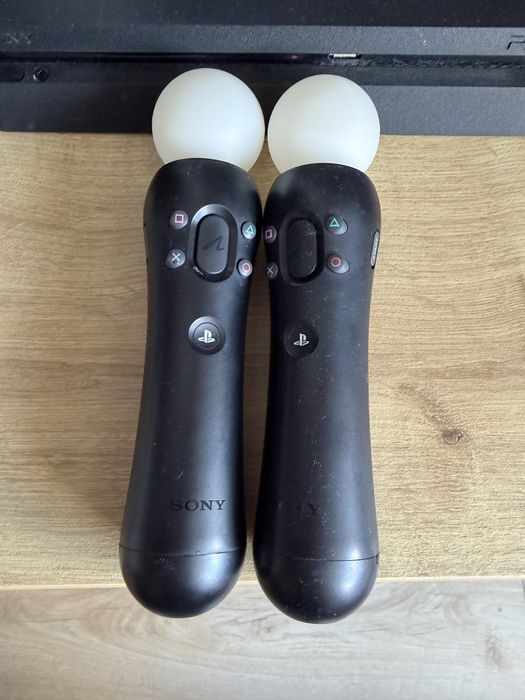 Ps4 + 2x controller + VR + 2x controller move