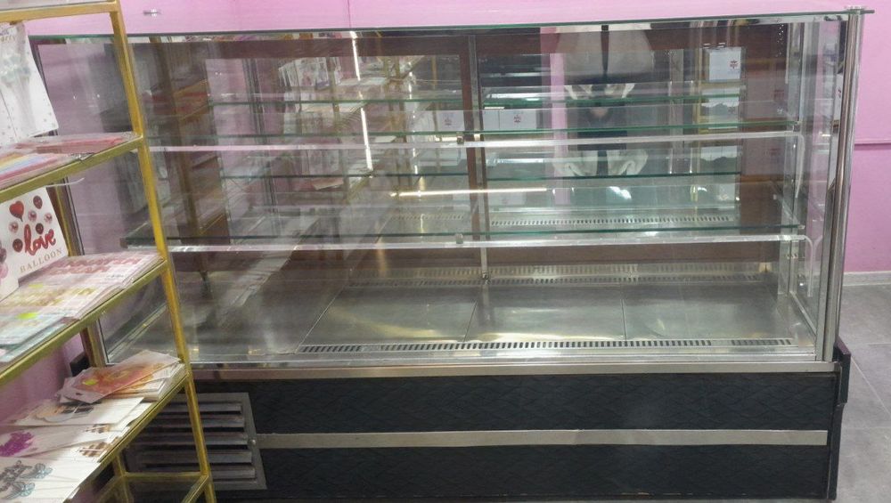 Витринный холодильник AZN