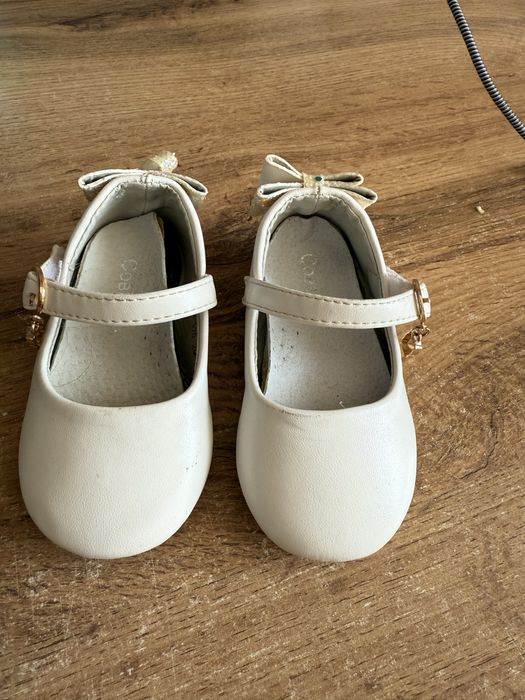 Детская обувь на девочку