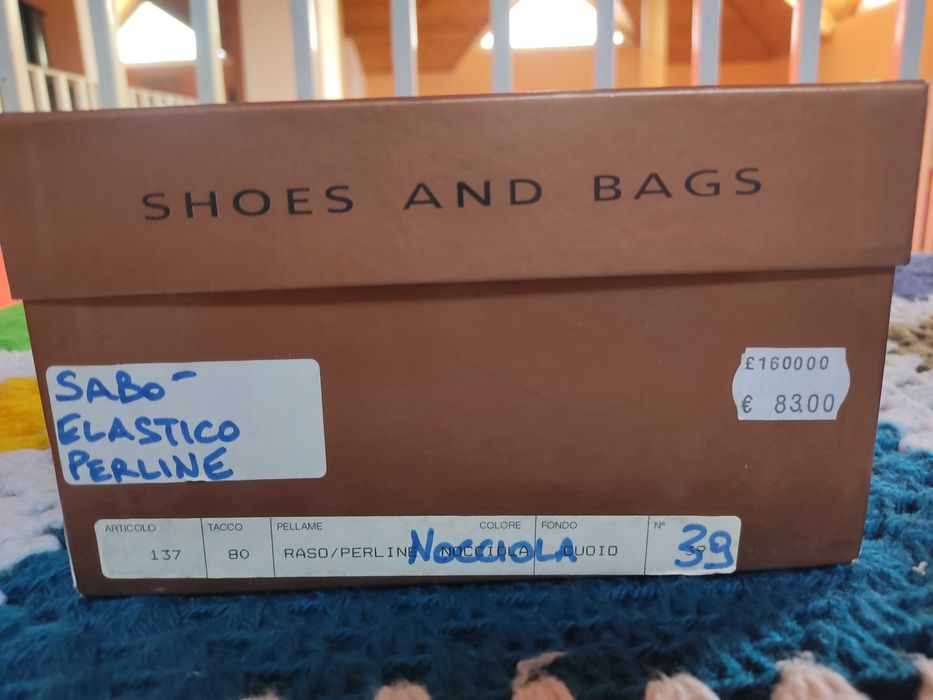 Продавам дамски обувки,в комплект с дамска чанта