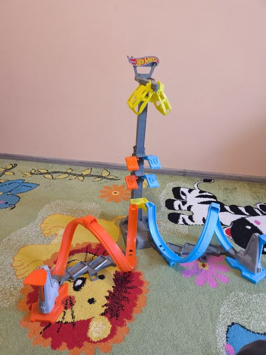 Hot wheels писта лупинг