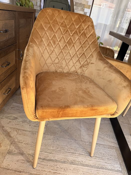 Vând masă 159/119 cm cu cadru metalic 8/2 cm grosime si scaune