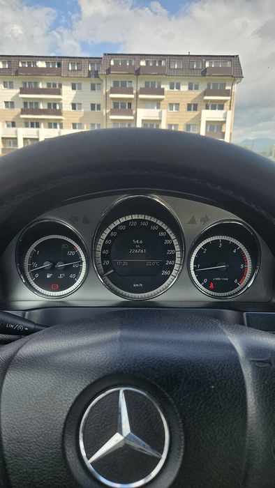 Vând Mercedes-Benz Clasa C 220 CDI, nivel de echipare de top Avantgarde, an fabricație 2008.
