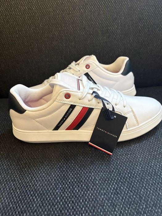 Adidasi tommy nr44,5 noi nouti