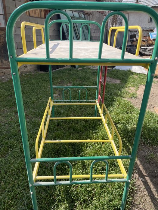 двухэтажная кровать