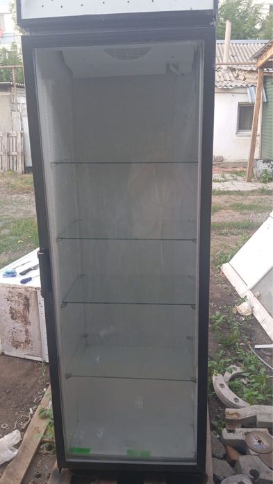 Продам витрину холодильную