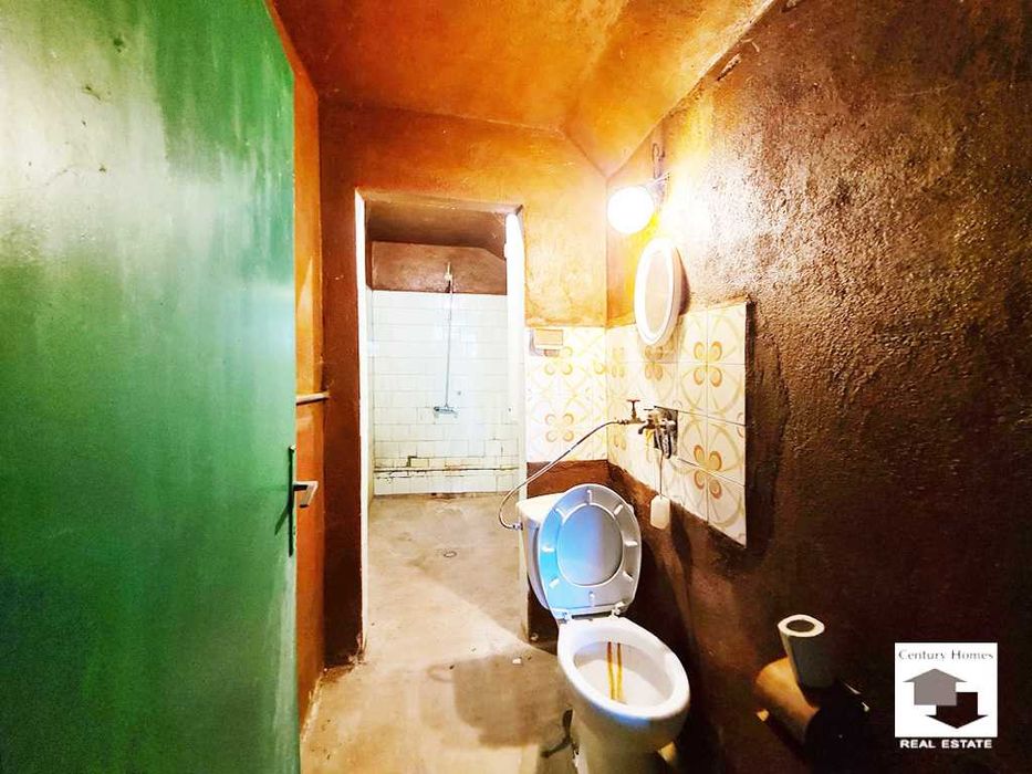 140327 Едноетажна къща с равен двор и кладенец в с. Бутово