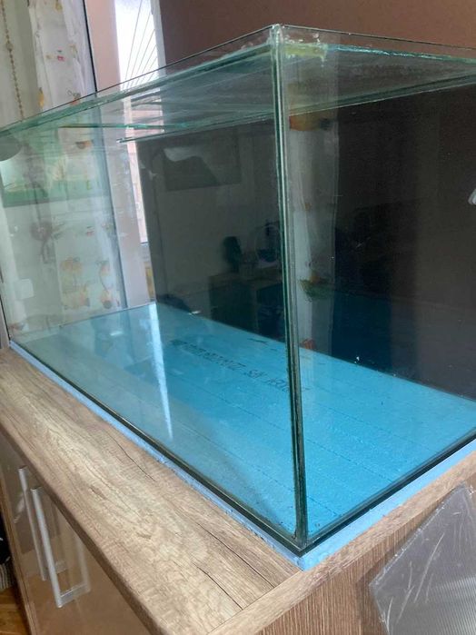 Продавам аквариум 245л (110х45х50) + шкаф и оборудване