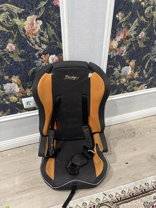 Детское кресло в машину