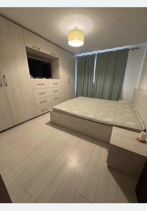 Închiriez apartament 3 camere, 2bai, Centrala termica