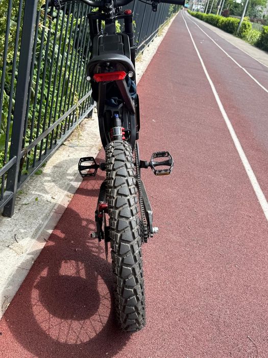 Bicicletă electrică (Sur-RON/ Talaria/ E-Xbike) 85 km/h – autonomie 100 km – legală pentru oraș – upgrade-uri premium