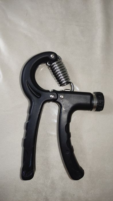 Регулируемый эспандер 5–60 кг — почти новый — 25 000 сум (срочно)