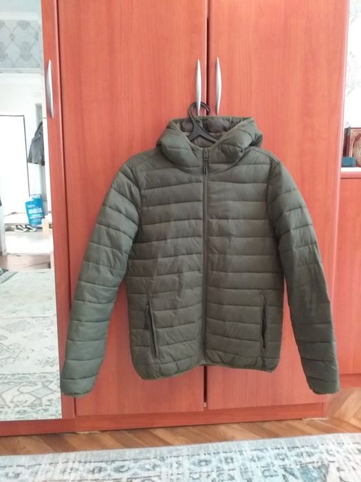 Продаётся мужская куртка.