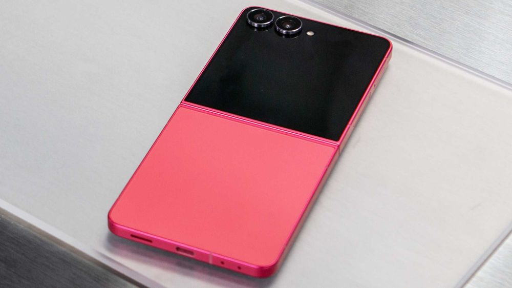 Samsung z flip 7 coral като нов