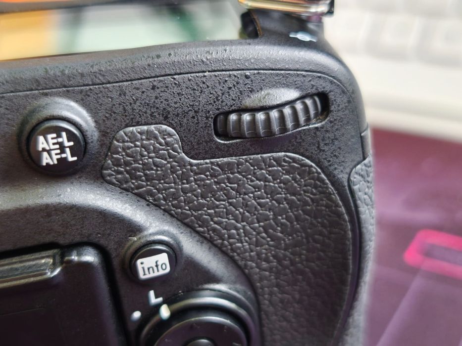 vând Nikon D750  - DSLR full frame 20k cadre