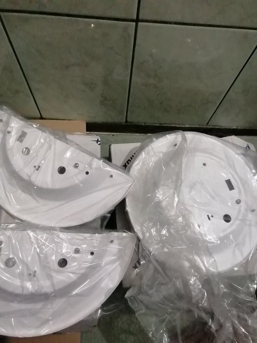 Aplica pentru pereți și tavan