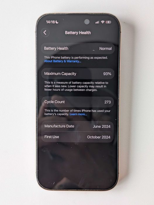 iPhone 16 pro Desert Titanium 256 GB 93% Battery