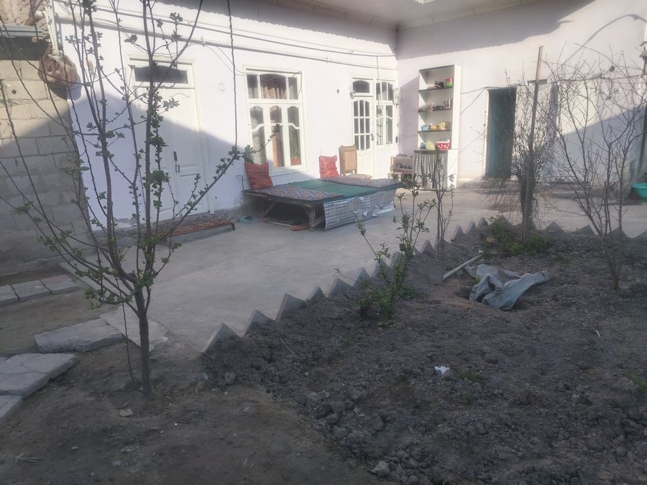 Hovli uy sotiladi 2,6 SOTIH fargona shahar mo'ljal 19 maktab oldida