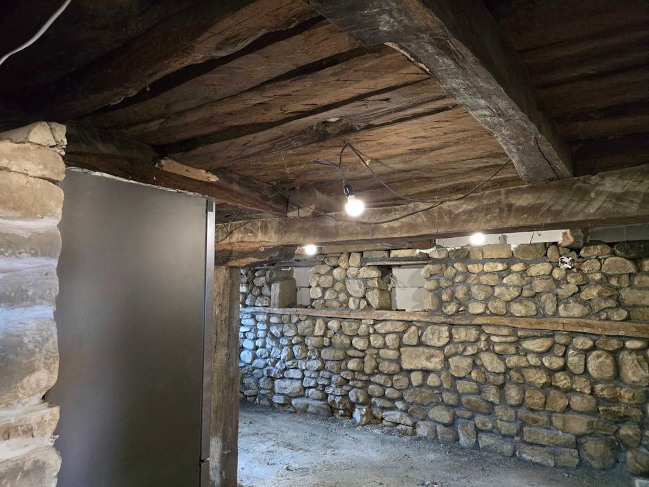 Реновирана къща с  голям двор в  с. Kъпиново / Велико Търново