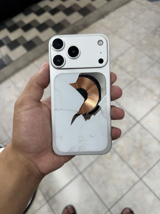 Iphone 11  17 pro korpusda