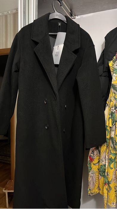 Черное пальто новое