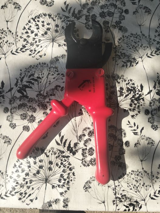 Clește tăiat cabluri electrician