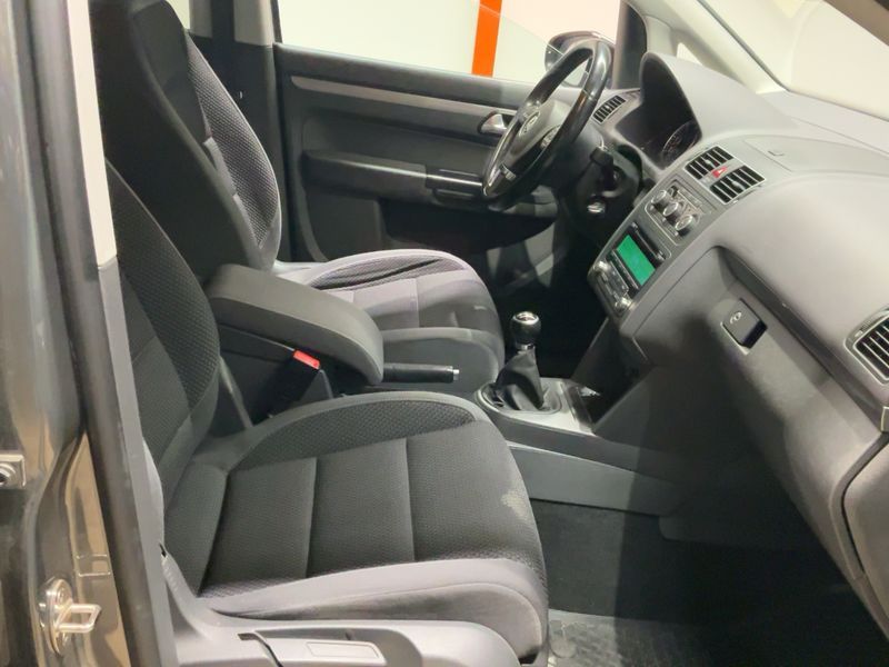 Volkswagen Touran 1.6 TDI Comfortline 2011