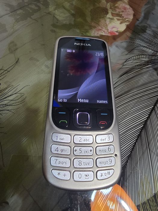 Vând telefontru Nokia 6303